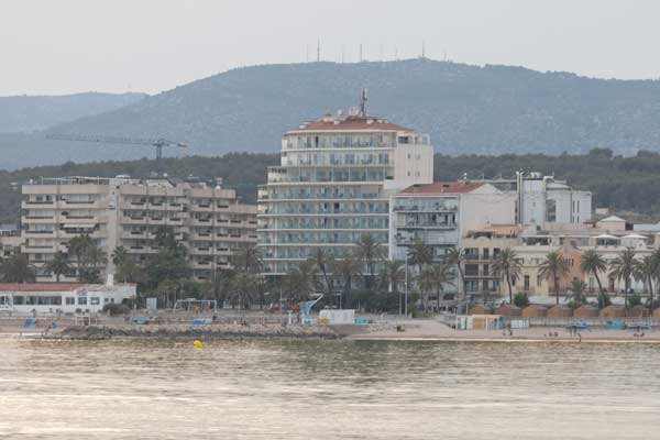 Hotel-Calipolis-front