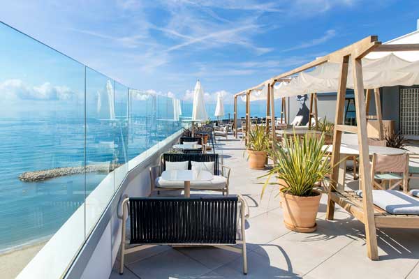 MeSItges-Terramar-Roof_Top_Radio_Bar
